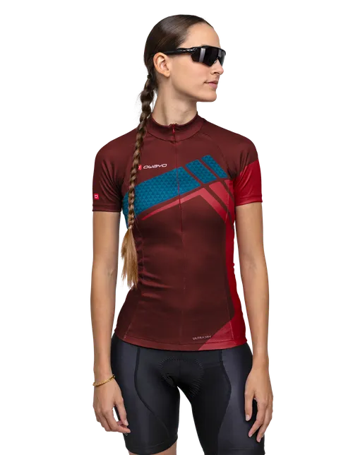 The model is 175 cm  and is wearing a size S1