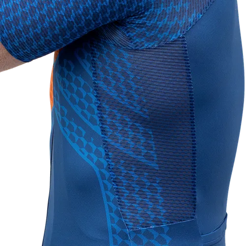 Mesh fabric on the side