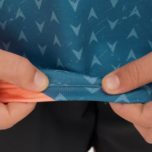 Elastic Seams